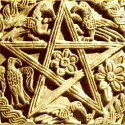 Regulus65's tweet image. il existe encore actuellement, des hommes qui, par leur "constitution intérieure" ne sont pas des "hommes modernes",qui sont capables de comprendre ce qu'est essentiellement la Tradition, et qui n'accepteront pas de considérer l'erreur profane comme un "fait accompli".
R. Guénon