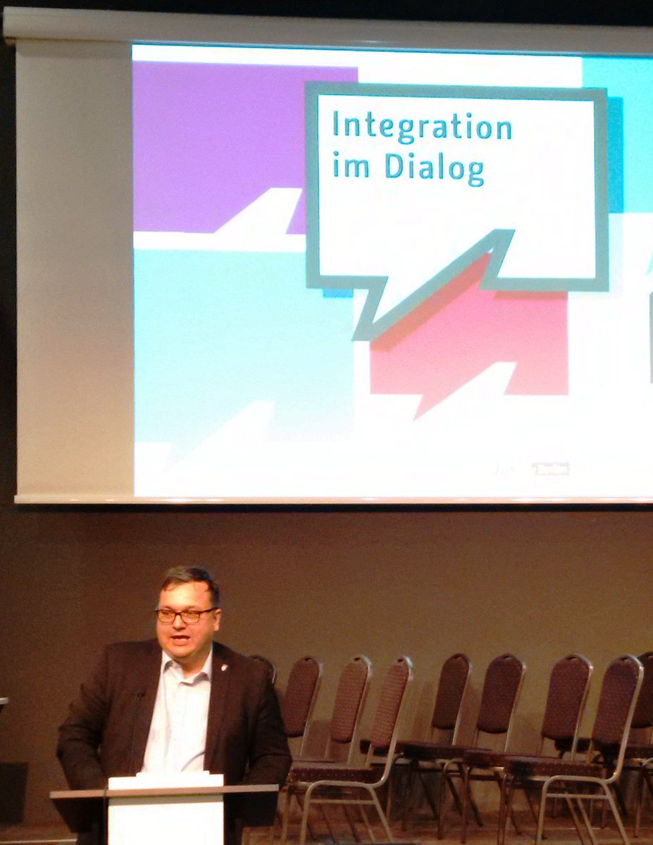 SenASGIVA's tweet photo. #integrationberlin #integrationimdialog Die Ideen und Vorschläge der Zivilgesellschaft sind gefragt. Lebhafte Diskussionen im Kulturhaus Karlshorst.
@BaLichtenberg @TietzeDaniel @WKZBerlin https://t.co/pS7sr0suGp