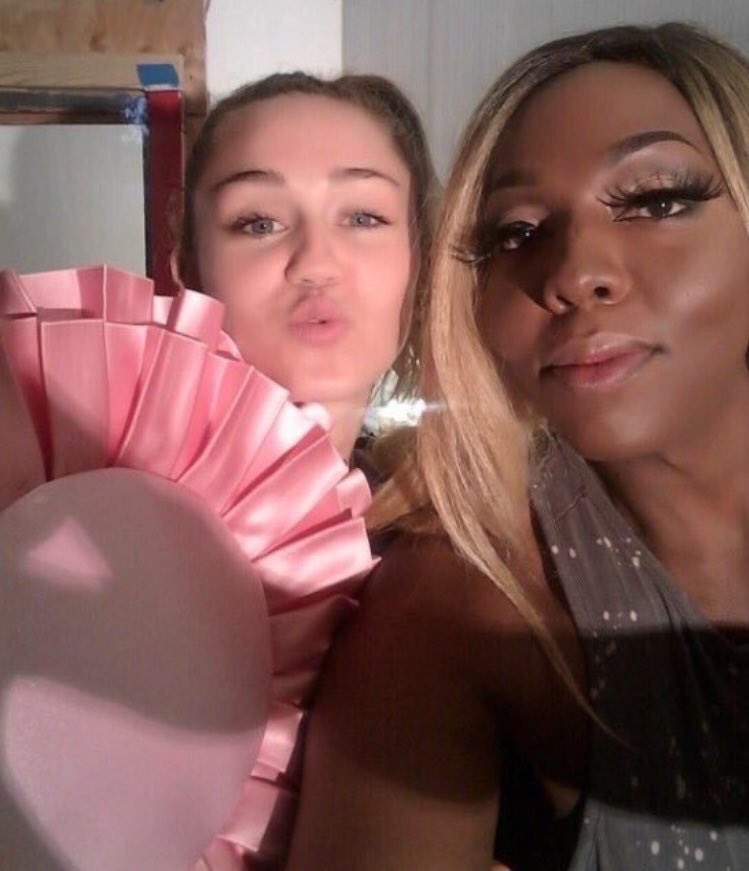 Amazon Ashley tweet media