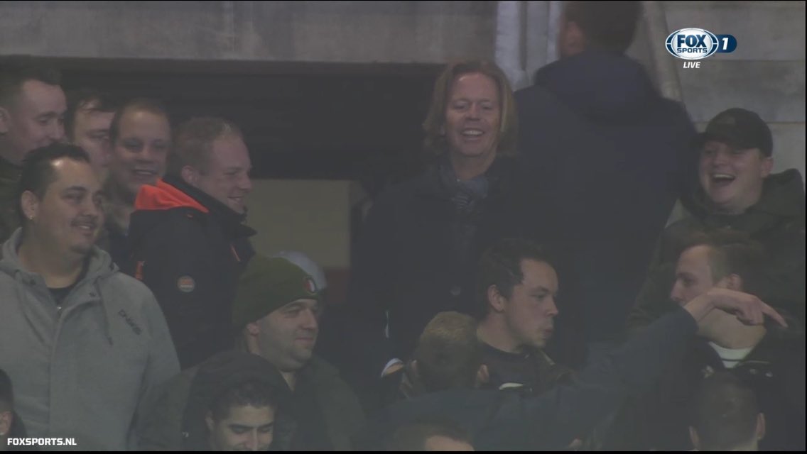 Mkrabby's tweet photo. De directeur van #Feyenoord volgt het duel met #FCUtrecht vanuit het uitvak. Vol vertrouwen, want: met een big smile #utrfey https://t.co/TeJl3Dn50m