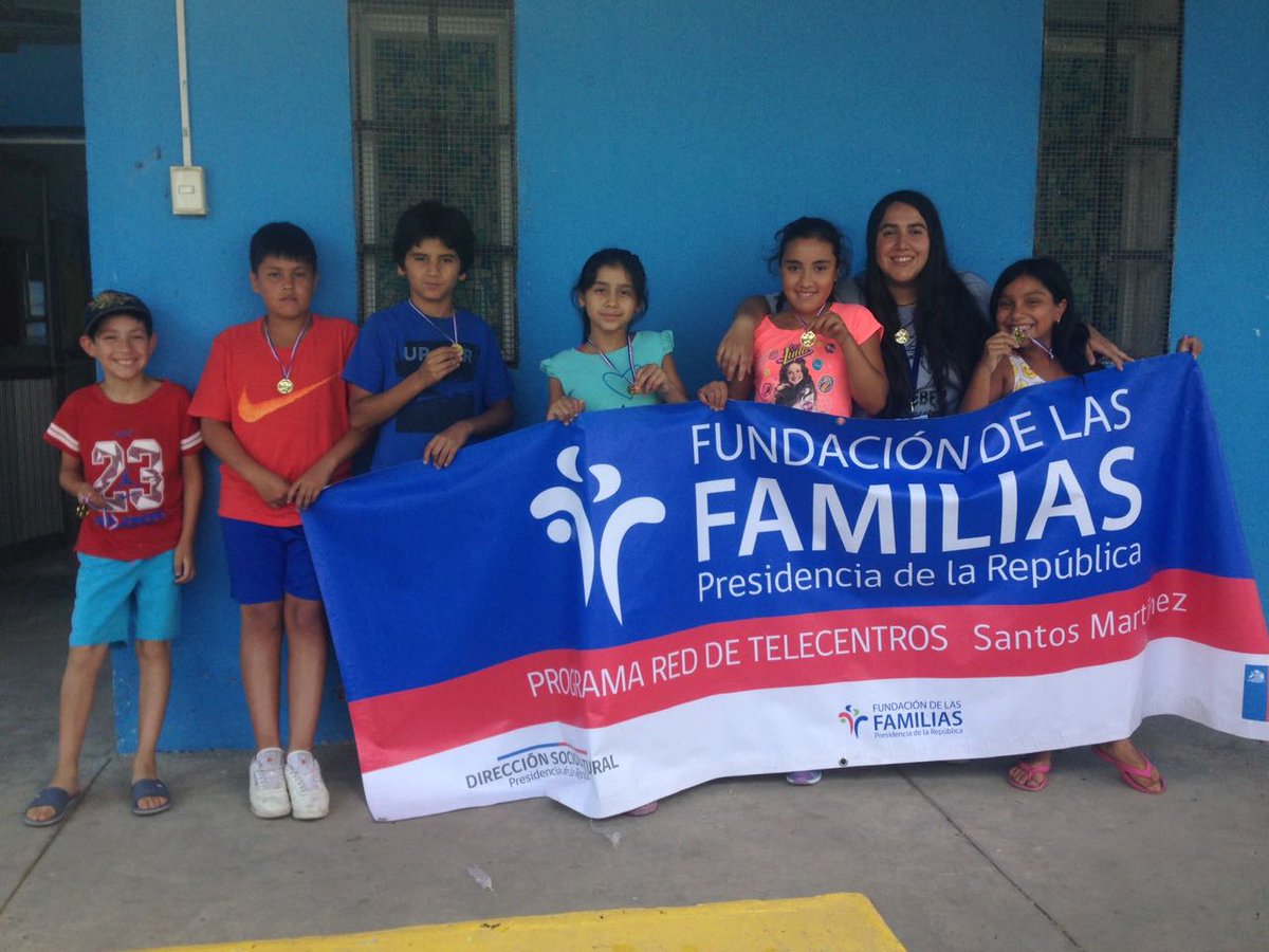 CuricoFunfa's tweet photo. Tecnologia entretenida en telecentro santos martinez de @CuricoFunfa @tererey3 @funfamilias https://t.co/777QWTj5Fh