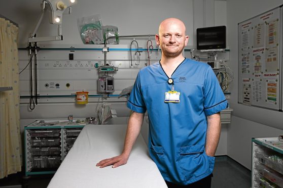 UKSepsisTrust's tweet photo. Thanks to Drew, every child who passes through triage at Royal Aberdeen Children’s Hospital is checked for sepsis symptoms 👏

https://t.co/CrPYBKK6D5 https://t.co/tQsSYmGn6b