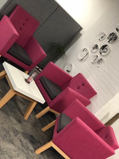 pledgechairsltd's tweet photo. #itsnotjustchair #londonshowroom Bring in the pink.. Our Me Myself and I chairs by @lydbo #contemporaryseating MMI provides a relaxed and collective seating solution. Fabric by @camera. Wall art by @thenewenglish The super model. 💺 https://t.co/WgUoUhMFso