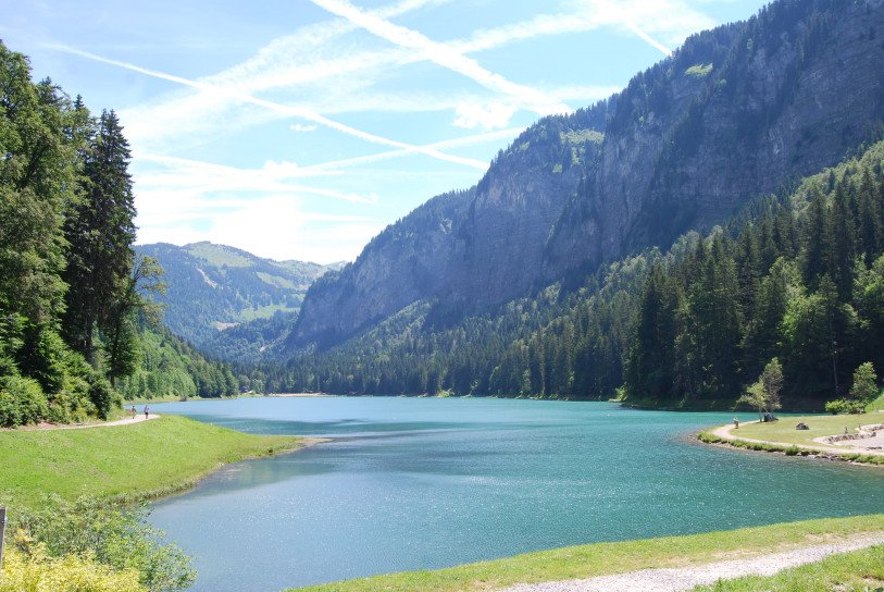 mountainspaces's tweet image. If you think #Morzine is glorious with all this lovely snow you should try summer. Bookings now open for our luxury self catering chalets from only £2,100 per week, for the whole chalet! goo.gl/Bqh6Ua