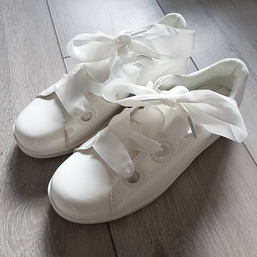 The cutest white bow lace runners from <a href="/Primark/">Primark</a> these would be lovely with a denim jeans or wetlook leggings woth a knot jumper #pennys #fbloggers #bbloggers #fashion #style