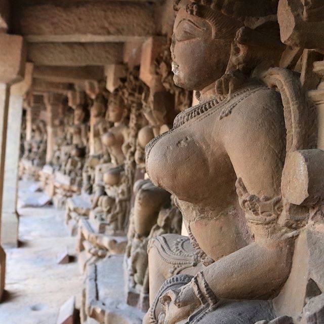 IndianContents's tweet photo. #Chausath #Yogini Temple
It was built in the 10th Century AD by the #Kalchuri kingdom and has a distinct resemblance to the temples of #Khajuraho in structure. The temple is the abode of Goddess #Durga along with 64 #yoginis. #IndianHistory #IndianContents https://t.co/6tKFDb7Vz2