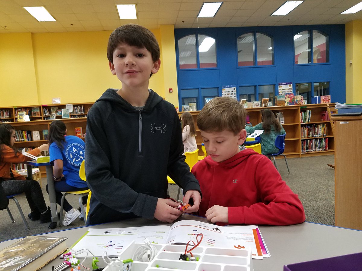 Centennial5th's tweet photo. 5th grade Comets using Little Bits to create noise makers.  #whatwerewethinking? https://t.co/6cJnmkGRvX