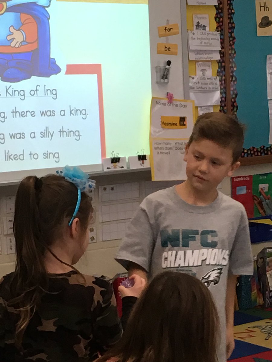 PFEKindergarten's tweet photo. AM kindergarten auction #basd #pfpride https://t.co/KADmlJiaLx