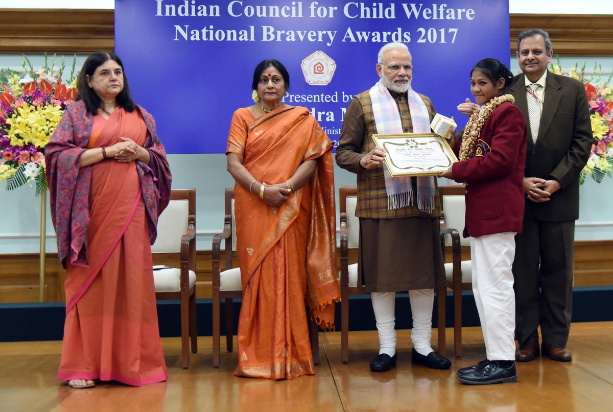 narendramodi's tweet photo. Laxmi Yadav from Raipur has shown tremendous courage. https://t.co/rXDT0YpssH
