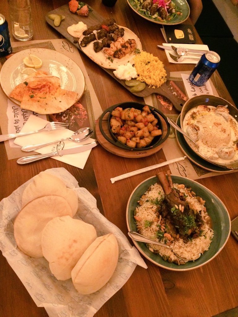 spark_44's tweet photo. #مطعم #بيت_مسك [٤]
#الاحساء #لبناني 🇱🇧
#سبارك_الاحساء
#الخبر #الظهران #الدمام #الجبيل #الاحساء #بقيق #الرياض #جدة
#beitmisk #المختار #عالاصول_والجو_كووول
#لكبير_كلمالو_يكبر
😍الأكل لذيذ نفس فرع الدمام والظهران
موزات اللحم🍖جيده عيبه الرز وصوصها https://t.co/7qDLB9Ar6U