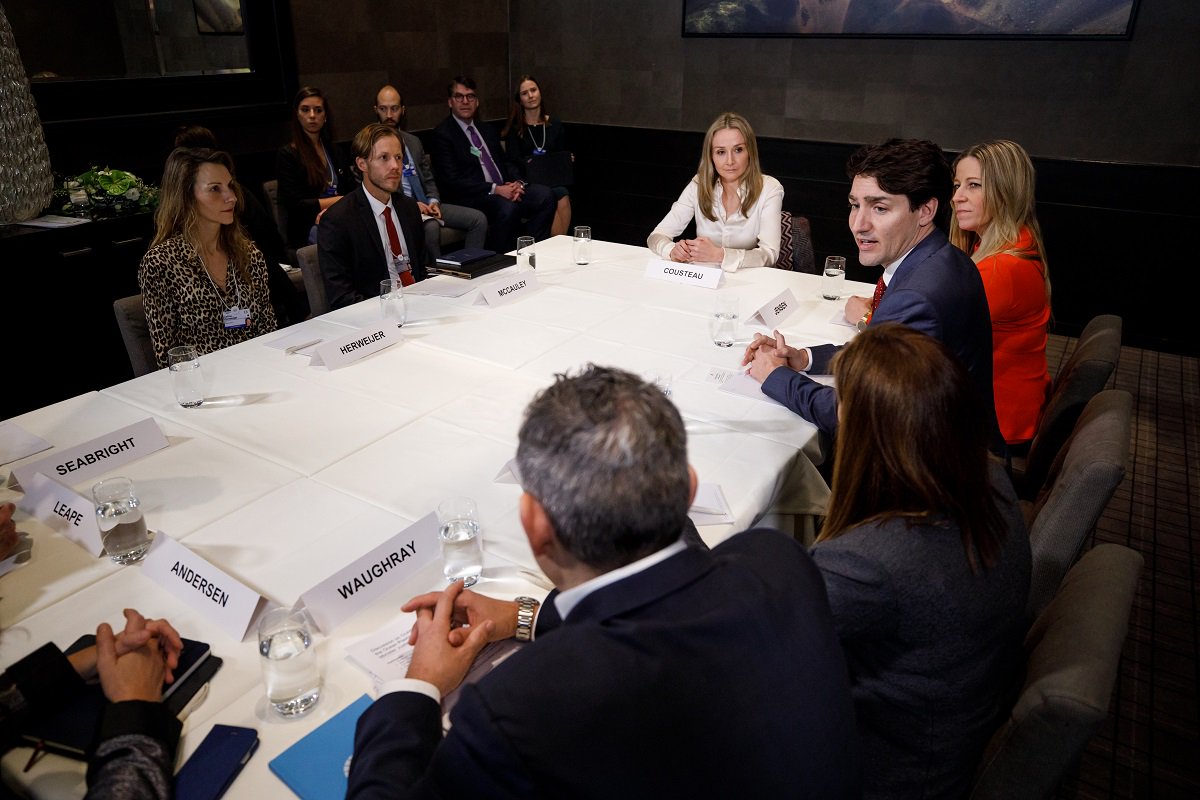 Prime Minister Justin Trudeau discusses ocean protection with business leaders and experts at the @WEF annual meeting in Davos, Switzerland. #WEF18