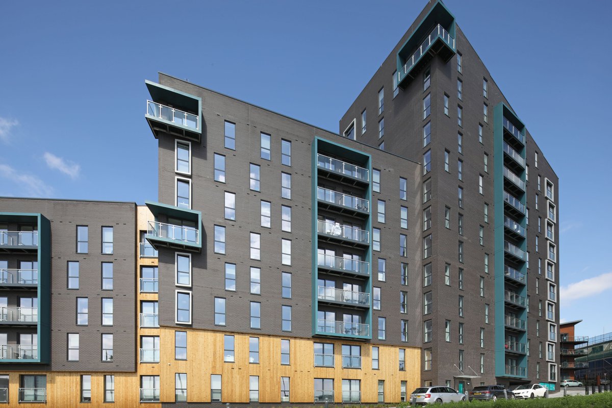HomesBySenior's tweet photo. Planning a project near a busy main road? See how our #SPW600e #windows helped to reduce noise at a new private rented scheme in Leeds city centre https://t.co/MSIULqRLER #acoustics #noisereduction #construction #architecture https://t.co/nHUqTLc2qS