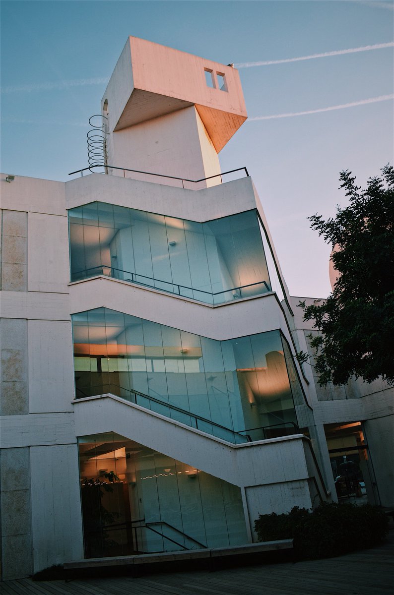 LudwigTalks's tweet photo. Experiment with contemporary art 👨🏽‍🎨
Fundació Joan Miró is a new way of viewing the concept of a museum integrated into a modern 🏢 with courtyards and terraces. This spot would be a perfect gateway for the art l❤️vers and those who want to see #barcelona stunning  views https://t.co/5qbpVTqSrf