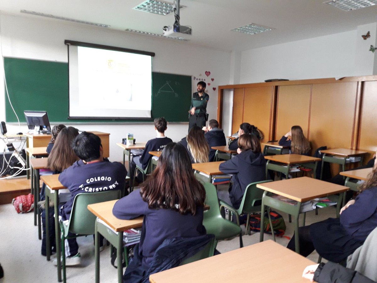 Hijas de Cristo Rey tweet media