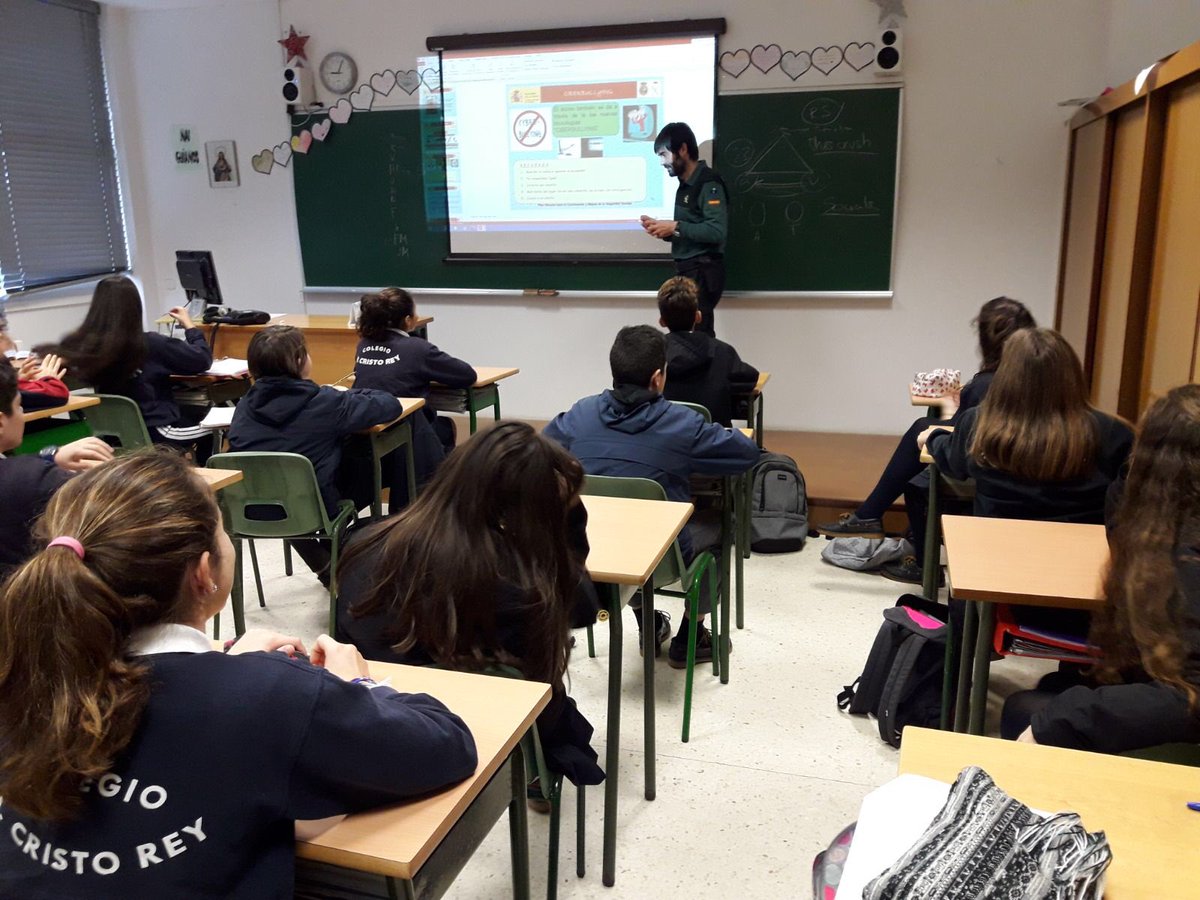 Hijas de Cristo Rey tweet media