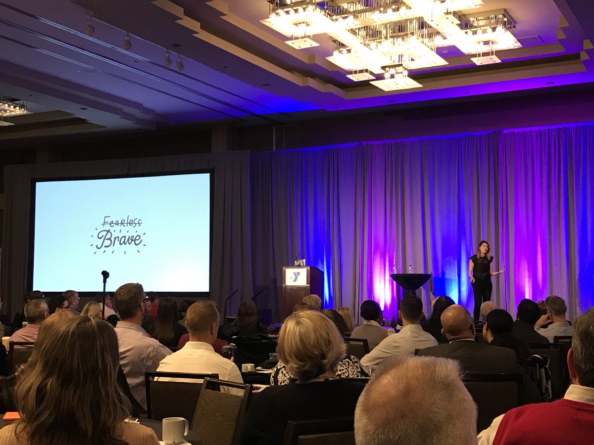 MsTrangTruong's tweet image. #YUSAALLSTAFF Keynote speaker @100dayswofear @michelle_poler shares that it’s not about being fearless, it’s about being brave and courage! Ty Michelle for sharing your story &amp;amp; journey. 👊🏾🙌🏾 #100dayswofear #hellofears #be brave