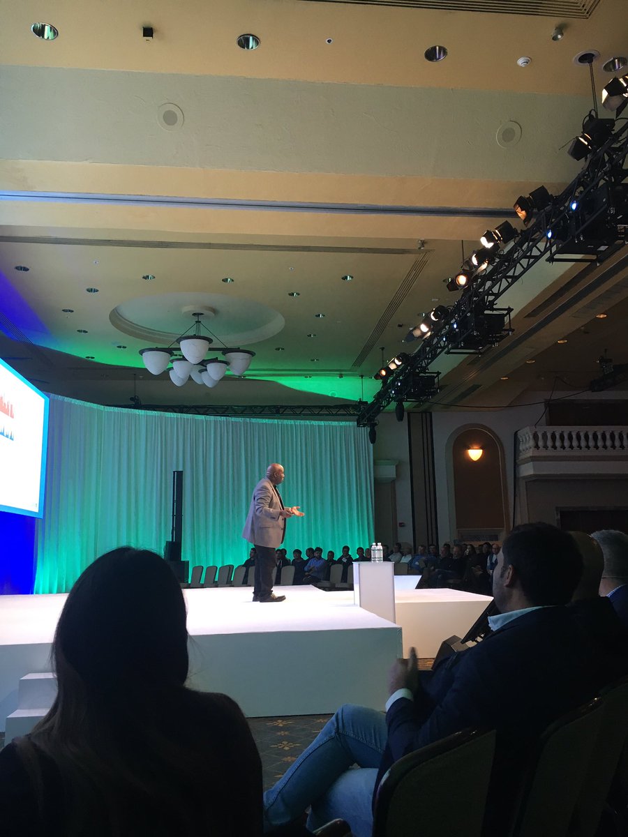 jul928's tweet image. The great @CliveRoach_jedi from @PhilipsLight talking at our @Sprinklr kickoff #sprinklrlife #clientdelight