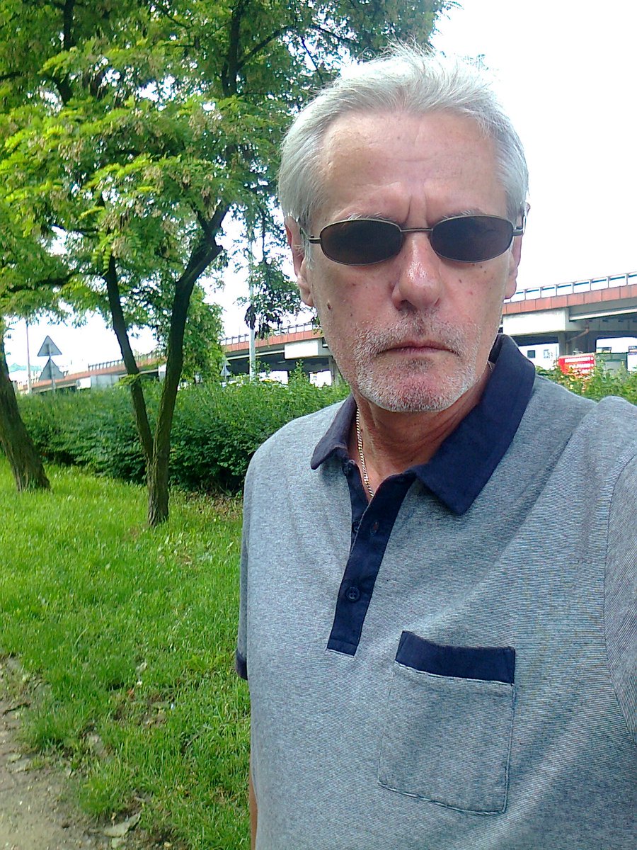 witold971's tweet photo. Ciekawe kto skupuje akcje Grupy Polsat? https://t.co/o9AsIwGCL1