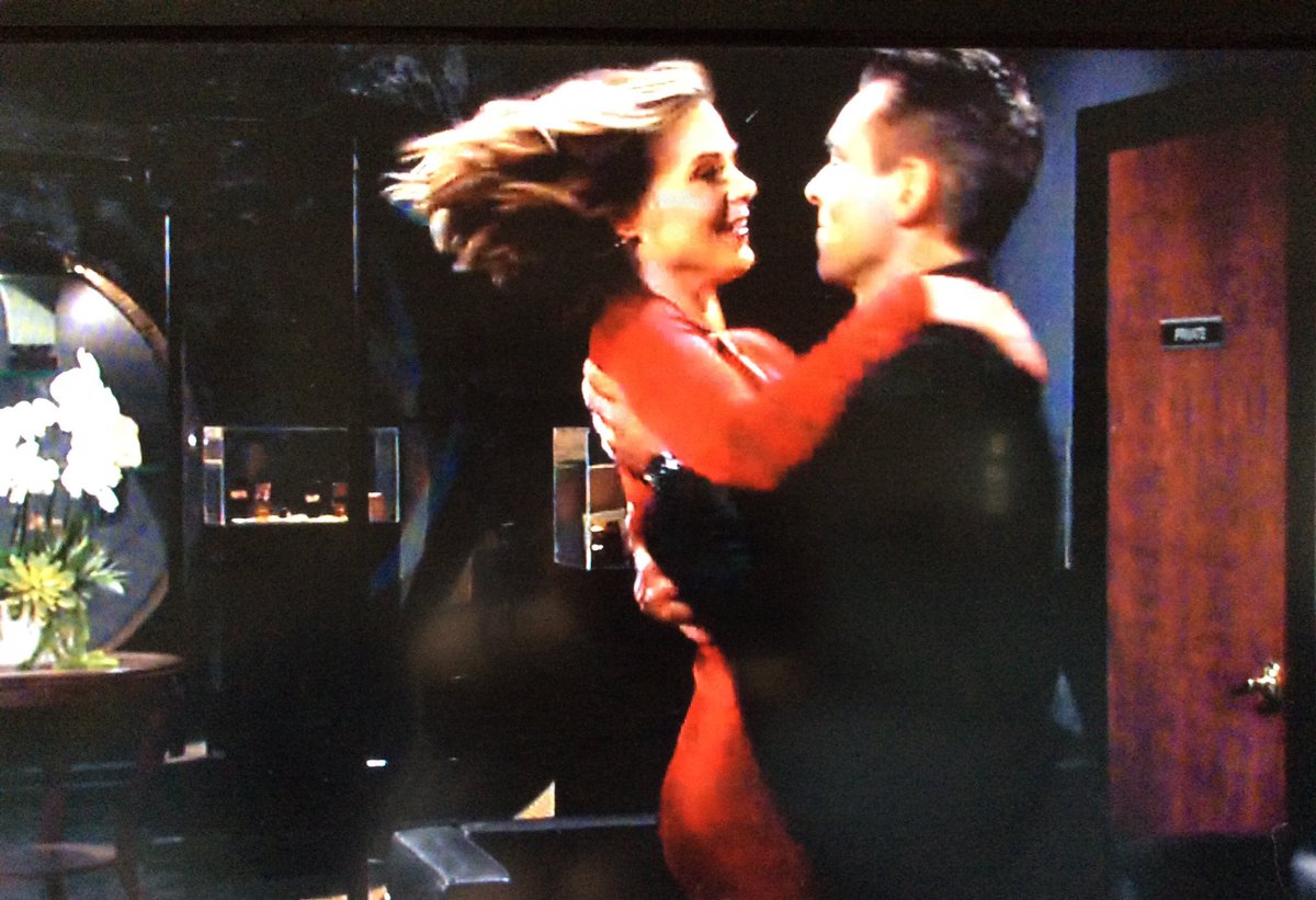 jetergirl410's tweet photo. Pics don't really do justice to the #Philly twirl (and thee pics are kinds blurry), but here it is anyway. #YR https://t.co/9R2UPbrX1I