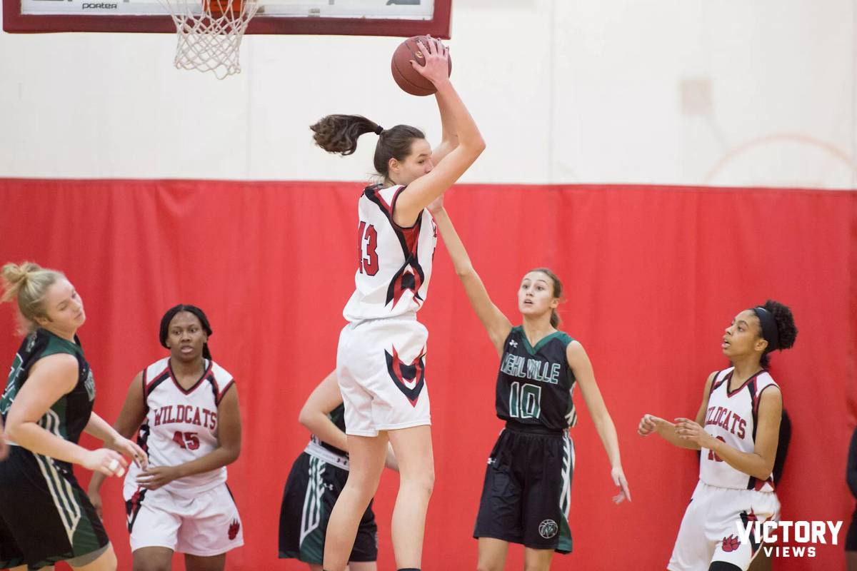 Check out the photo story from the Hazelwood West vs Mehlville girls varsity basketball game! bit.ly/2n7gd8V