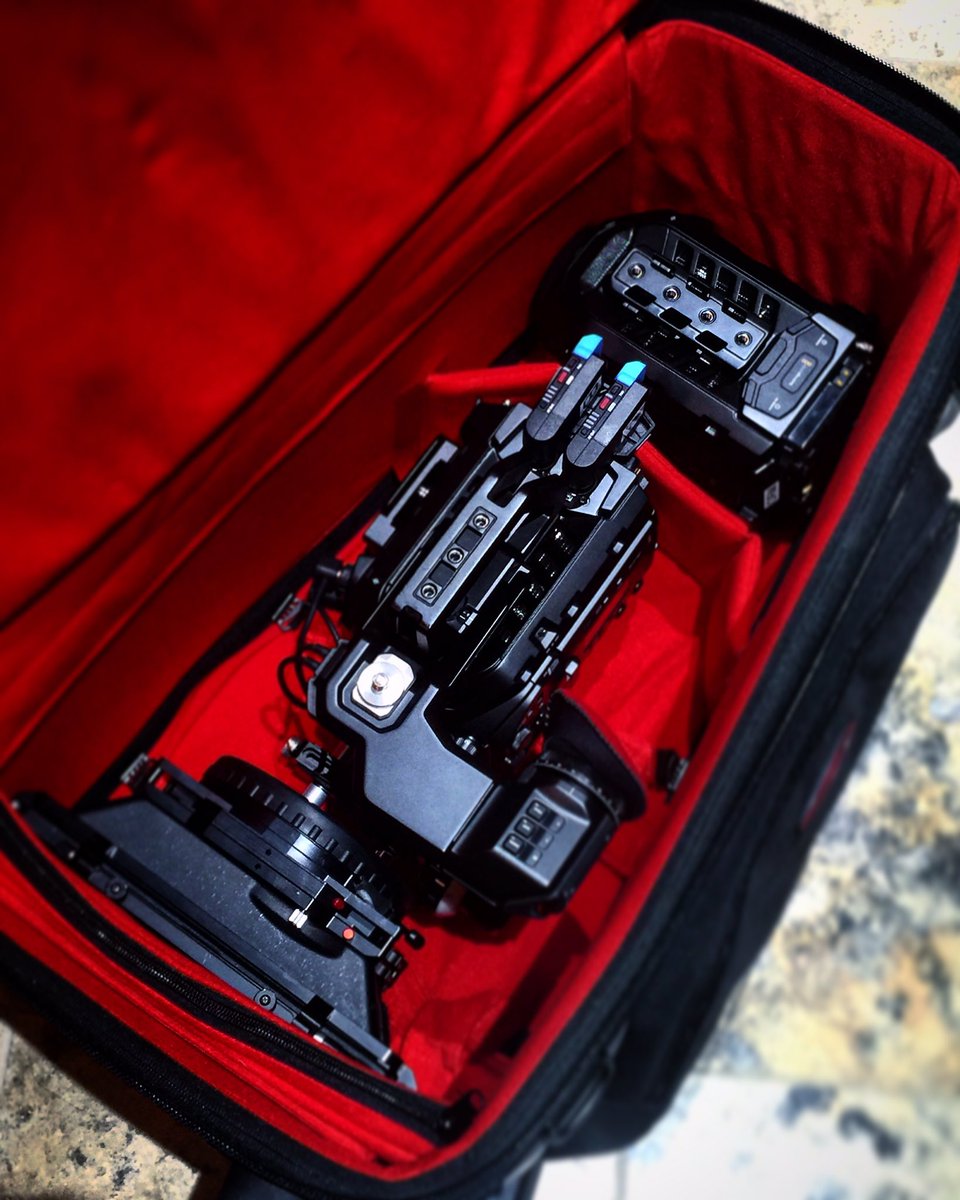 OneRiverMedia's tweet image. Two Minis in a pod. URSA Mini Pro 4.6K and URSA Mini 4.6K getting ready for a last-minute shoot in the morning. Getting packed in the @FSISolutions camera bag. 🎥🎥
📸 instagram.com/p/BeVAuPSBi_4/
#blackmagicdesign #ursaminipro #fsisolutions #sennheiser #videoproduction