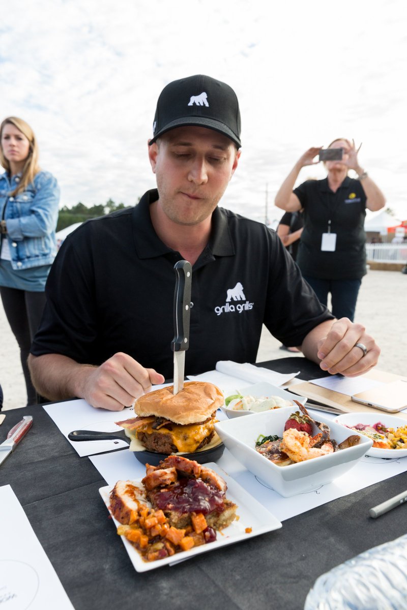 WorldFoodChamp's tweet photo. WFC added one of the most meaningful grilling battles to the 2017 Ultimate Food Fight – "Thrilla at the Grilla" presented by @GrillaGrills!
Click here to read more about this first responder/military personnel throwdown: https://t.co/AlL4k1HR0D
#FoodSport #FoodChamps https://t.co/6e8z8fFNtN