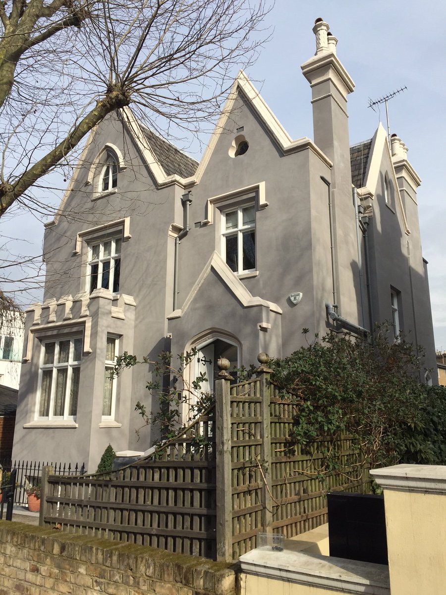 MonocoucheRS's tweet photo. Love this stylish London home installed with dark grey #monocouche #render
#external_render #renovation #standoutfromthecrowd #rendering #property https://t.co/Lsa5JMhBLP