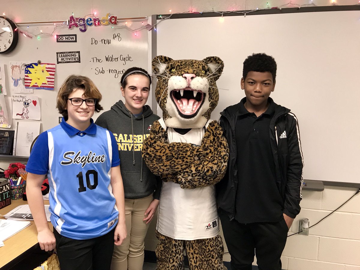 Mrs_RogersTMS's tweet photo. A surprise visit by our Jaguar mascot in homeroom 26 today! 🐯#skylinejaguars #jaguarpride @SkylineJags @SkylineJaguars https://t.co/ROxwc7UE4h