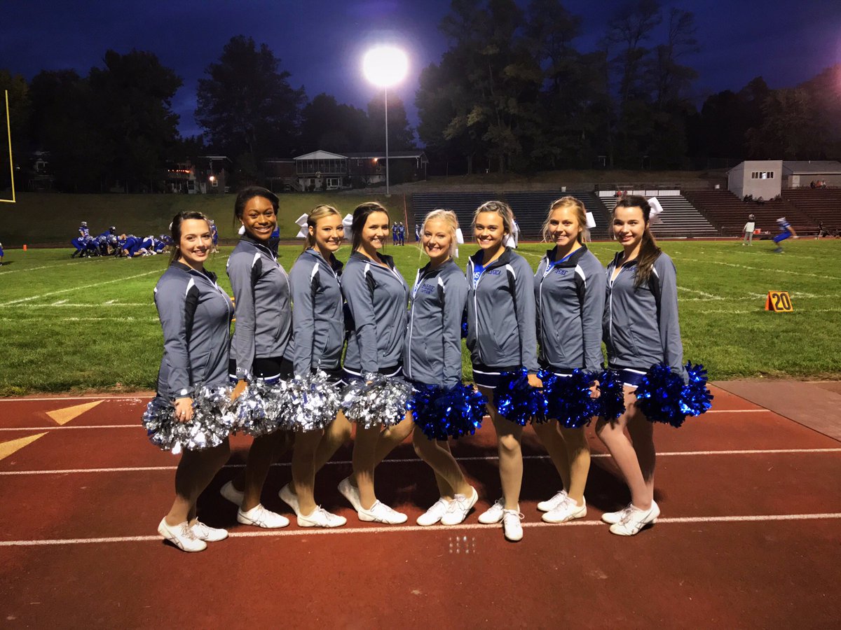 johnna_h's tweet photo. HBD Sar 😋😋 hope you have the best day and I love you💗 #statechamps https://t.co/Rki7OFGLFf