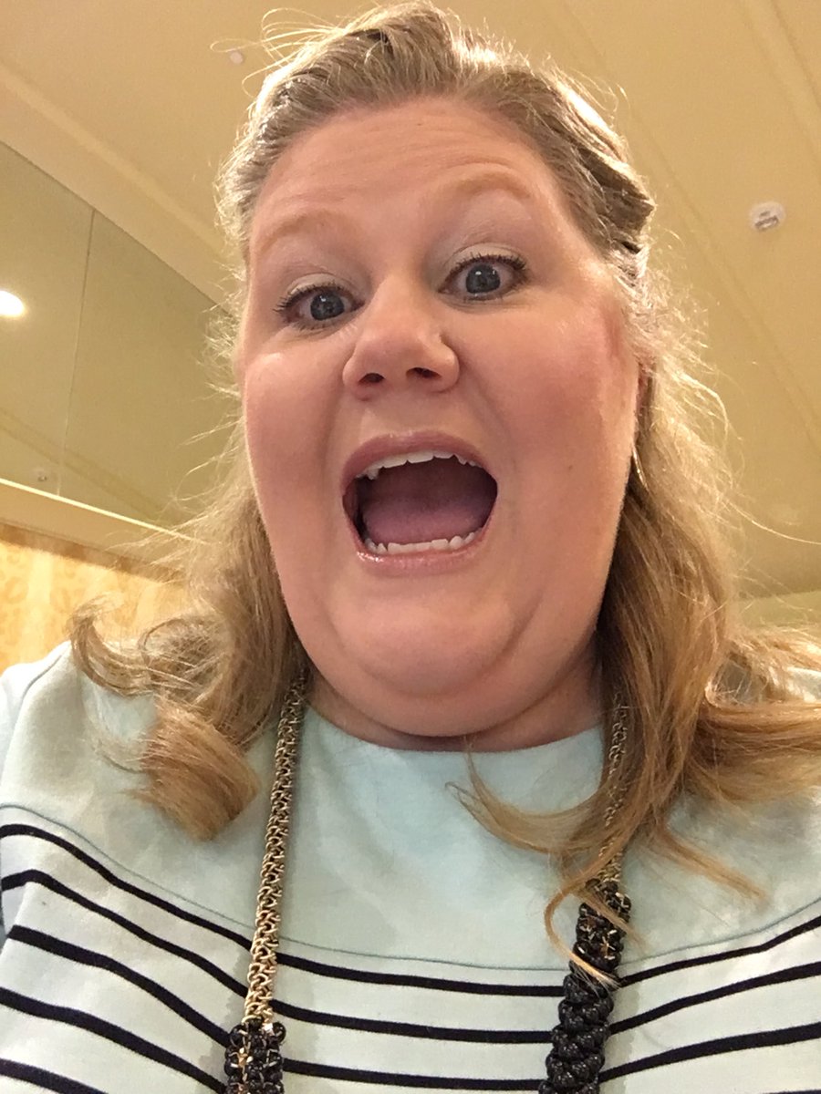 Lisa_estep's tweet photo. When someone steals your phone #semoninstrong #semoninawards https://t.co/S7dBgxiSB7