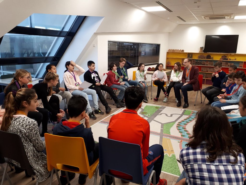 Obsdevoorzaan's tweet image. Samen democratisch beslissen. Groep 7&amp;amp;8 heeft TOPklas politiek in Den Haag. #obsdevoorzaan #ZaanPrimair #burgerschap