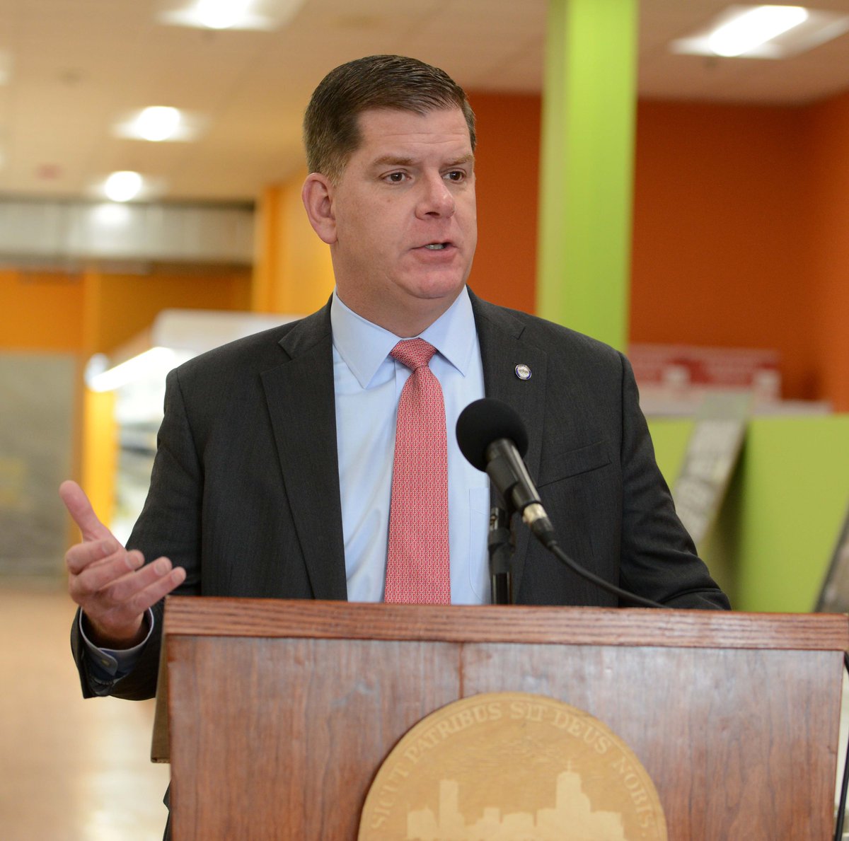 BHA_CCECR's tweet photo. Ribbon cutting ceremony for @DailyTableDot at their new location in Roxbury located within walking distance to our Whittier Street residents. Get your groceries at an affordable price! #HealthyBHA #REACHPHH #Food4allBOS #BOSfoodAccess #DailyTable https://t.co/UZQOkHWeXH