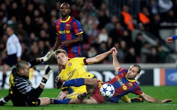 sergioalbarada's tweet photo. Una imagen que jamás olvidaré. Para mí, lo mejor Mascherano en Barcelona. #UCL2011 #GraciasMasche 👏👏 https://t.co/s7pWM9pj9T