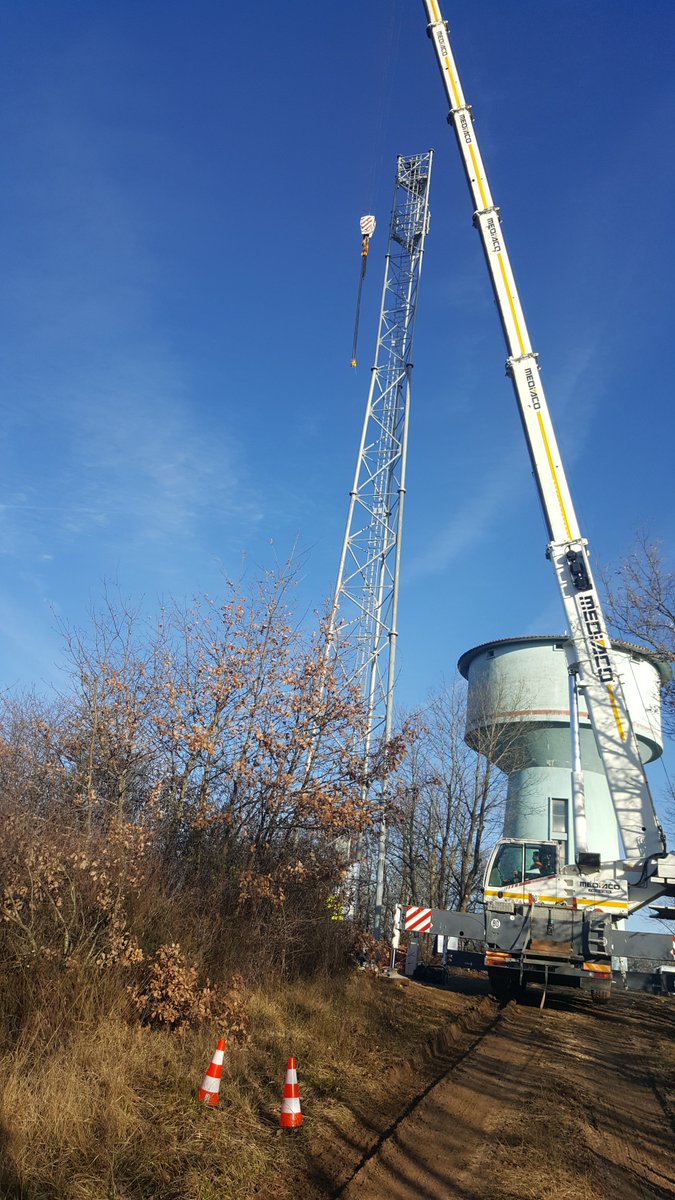 Dans le cadre du programme national de résorption des zones blanches de téléphonie mobile <a href="/HGNUMERIQUE/">Haute-Garonne Numérique</a> vient d'implanter le premier des 5 pylônes prévus dans le sud de la <a href="/HauteGaronne/">Haute-Garonne</a>. L'opérateur choisi par l'Etat, Free, ouvrira le service dans les 6 prochains mois. <a href="/FranceTHD/">FranceTHD</a>