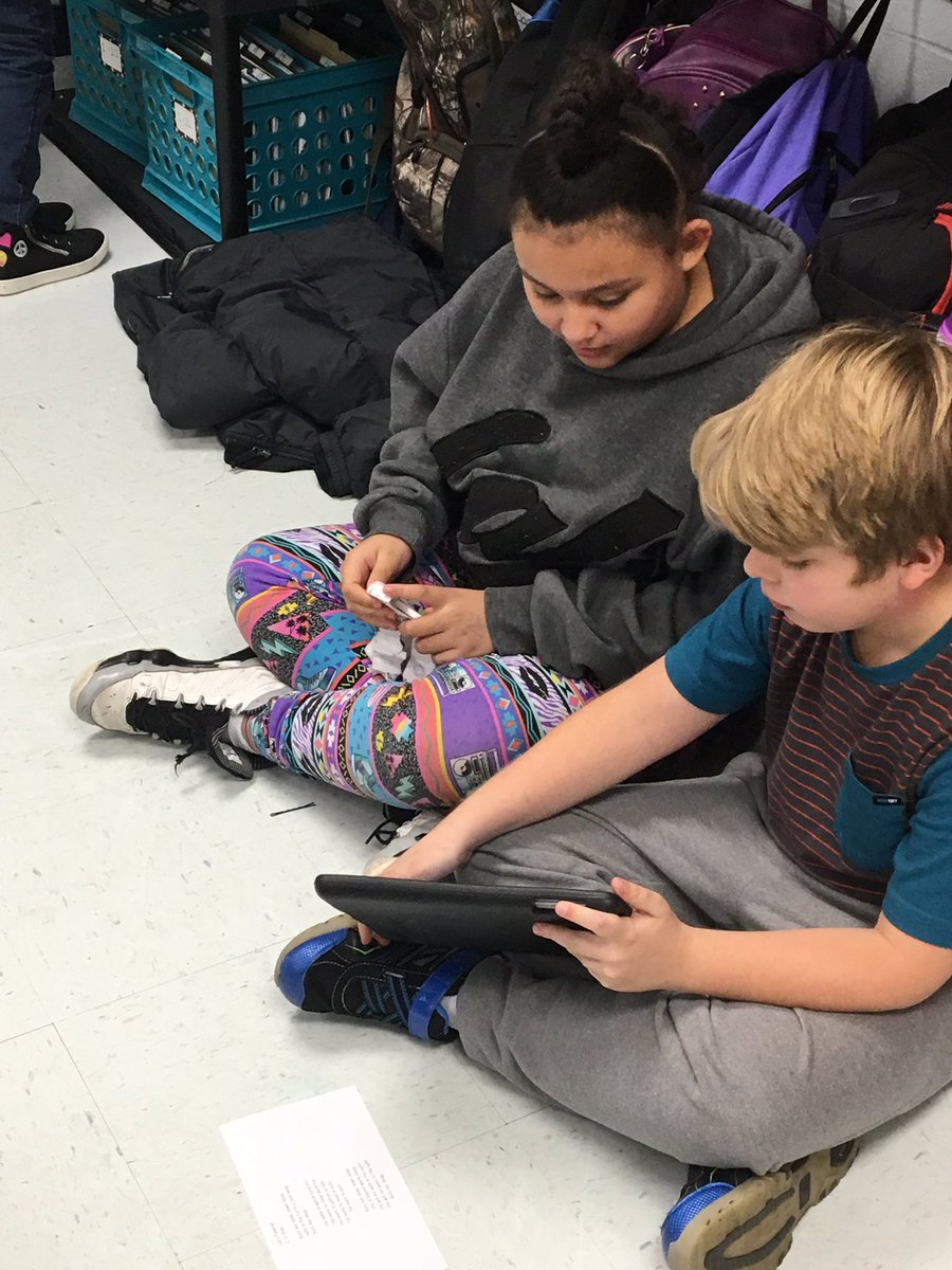 aprilvidal9241's tweet photo. Ss using #flipgrid to analyze poetry #michaelinspired #vidal17 https://t.co/2uUelr0sdJ