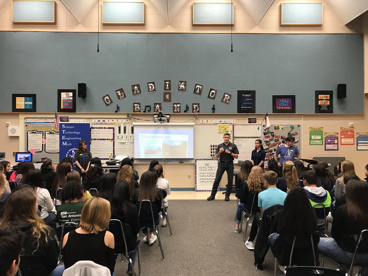 MrsBanda_BHS's tweet photo. Out recruiting with some amazing students! #WhySEA https://t.co/fmpEUmnSmC
