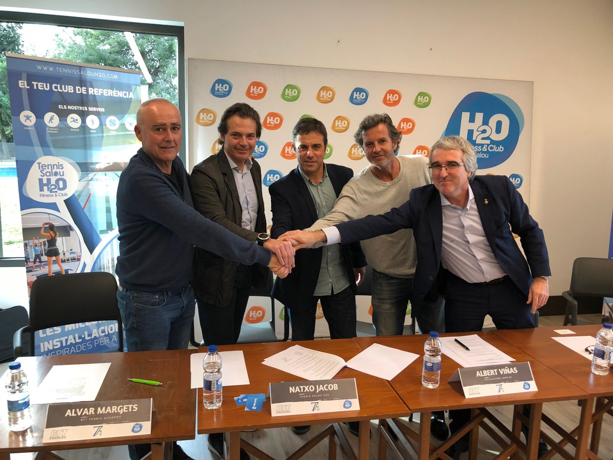tecnifut's tweet photo. Yesterday, we presented the new International Tennis Academy with @BTotalTennis at @Tennis_Salou facilities.

Here you have some of the images of yesterday's act:

Thanks to: @sanitas @CPSportVillage @AjuntamentSalou @CPFamilyResort  
#Tecnifutbol #TennisAcademy #Tennis #salou https://t.co/iIPuYlFPWp