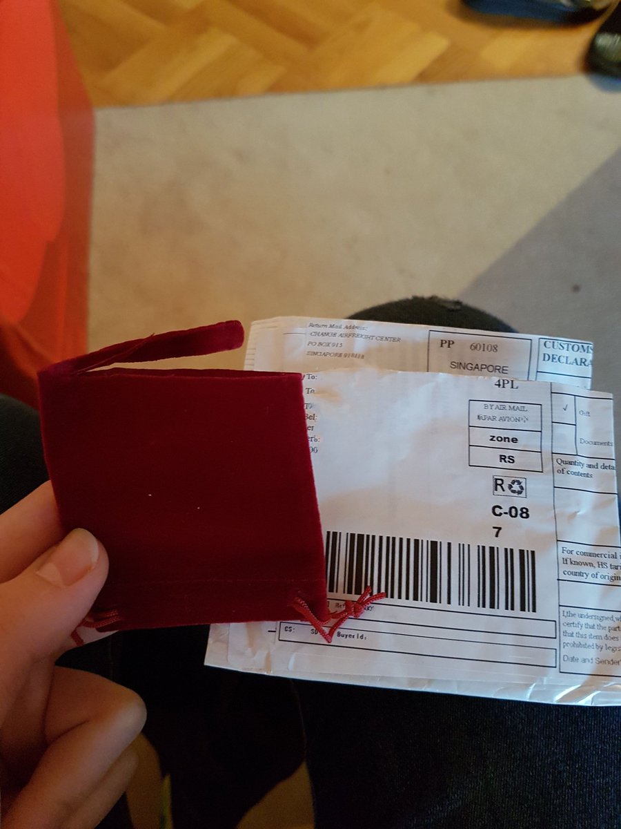 dabI_trabl's tweet photo. Ono kad ti konačno stigne pošiljka od Singapurćana, pa od uzbuđenja manijački presečeš ceo paket.
P.S. Ne brinite, ova kesica je bila samo poklon od prodavca, prsten je ok (nisam tolki manijak) https://t.co/hPgMpOER8F