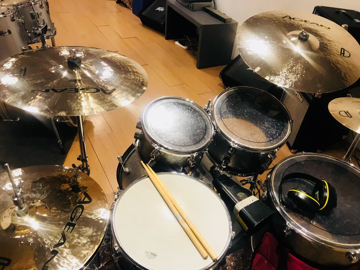 ageancymbalsarg's tweet photo. Set Agora! 14” HH, 16” CR, 20” R. Impresionante!! Gran Sonido!! 🥁👌🏻💪🏻
.
.
.
#ageancymbals #ageancymbalsargentina #agora #handmadeturkey #hechoamano #drums #bateria #set #argentina #cymbals https://t.co/Ol3UJwBakG