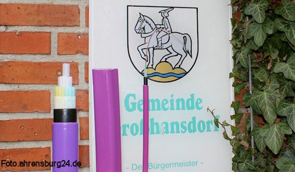 #Großhansdorf #Bau der Glasfaserleitung in Großhansdorf:„Da ist viel schief gegangen“ bit.ly/2n71LOg 
Bürgermeister Janhinnerk Voß ist „not amused“, würde der Engländer sagen. Denn der #Ausbau der Glasfaserleitungen war von reichlich Pfusch am Bau geprägt #Glasfasernetz