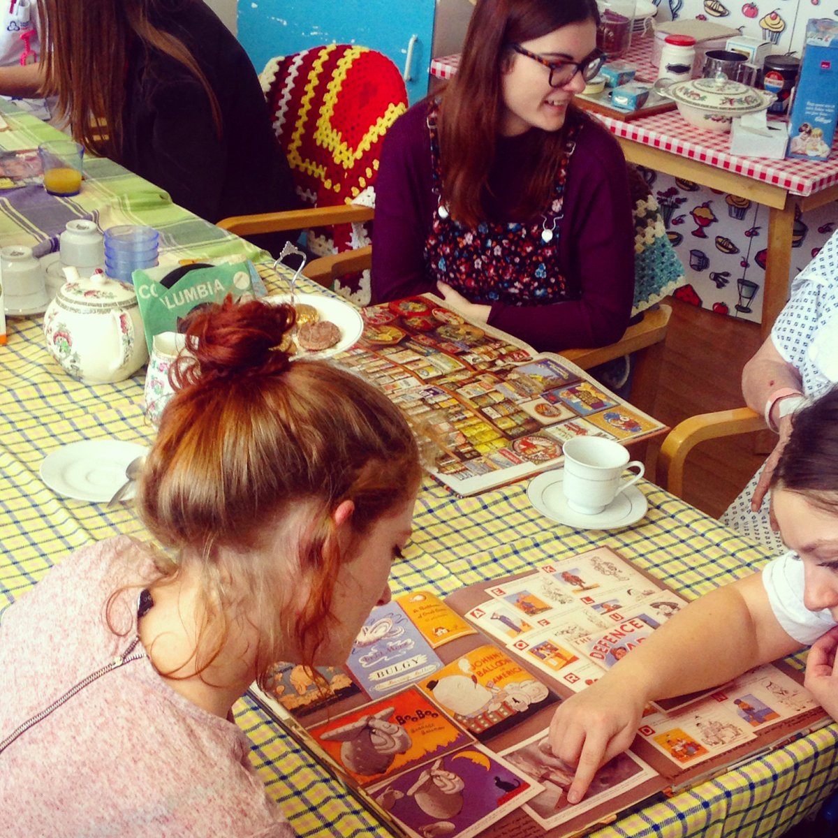 DementiaAppeal's tweet photo. Today we held a "Taster Day" for @CCCU_Volunteer students. They got to spend the morning engaging with elderly patients at the K&amp;C Hospital at a #MemoryLaneCafe. Big band music was playing, reminiscence materials were brought out and enjoyed over tea &amp; biscuits. #DementiaAppeal https://t.co/evJO5p3G1e