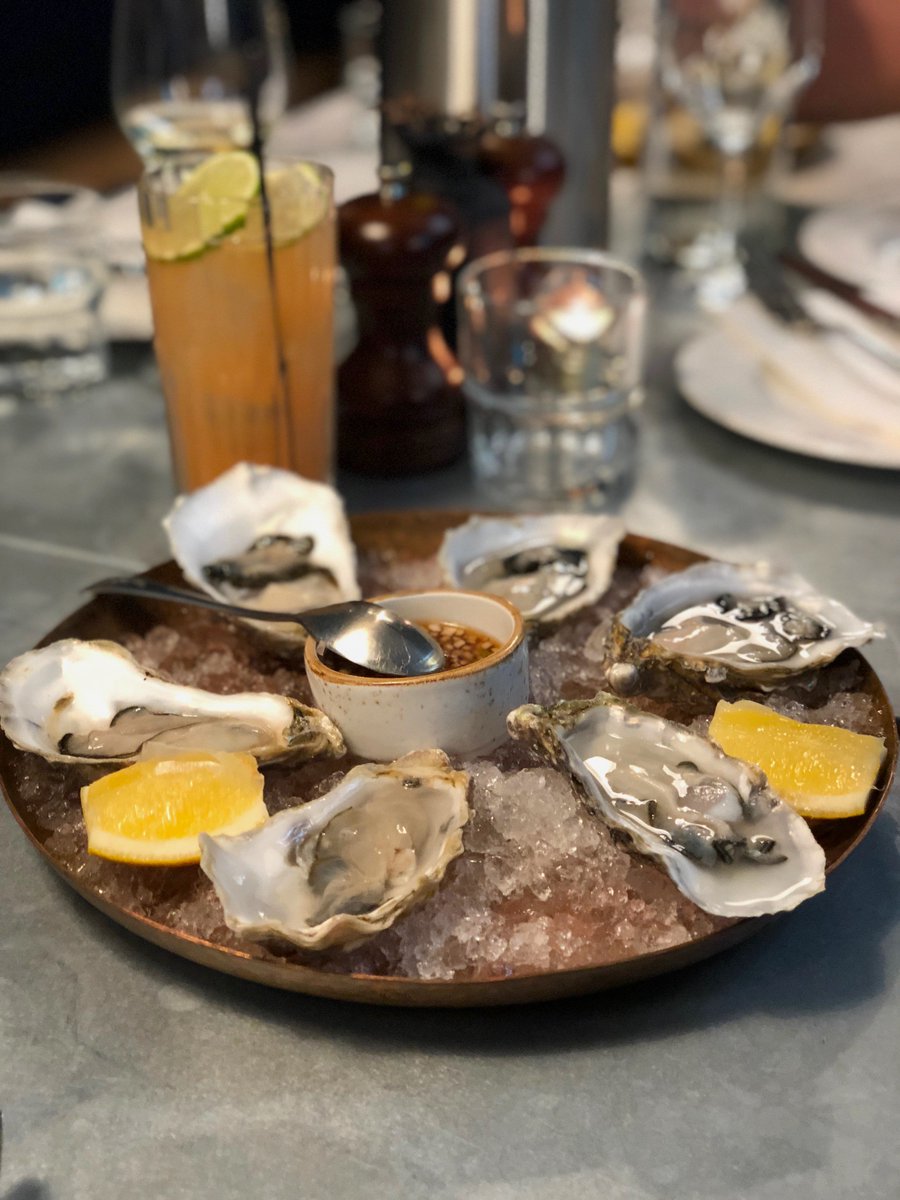 TrawlerTrashN1's tweet photo. Crowd Gatherer!🍹#oyster #fishandchipsinislington #seafood https://t.co/FLQqhD0xzs