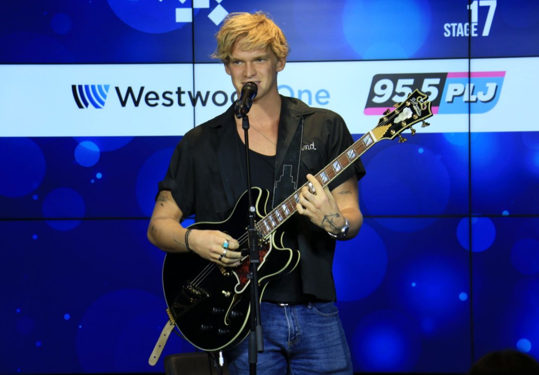 WestwoodOne's tweet photo. When @CodySimpson comes to play at your #GRAMMYs week celebration. 😍 We can't even... Thanks for joining us, Cody. So fun! #Simpsonizers @CodySimpsonX0X0 https://t.co/BGXQaE9Wme
