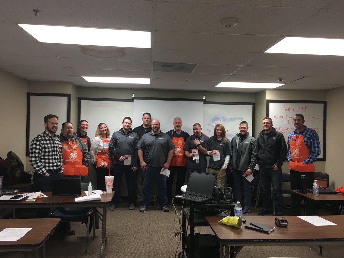 Congratulations to our APS' Tom Rigsby, Matt Lackey, Jeff Valentine, Jesse Keffer, Mike Mullins, Drew Miller, John Shymanik, Bethany Keasling, Tyler Johnson and Mike Del Negro, all recognized for their outstanding contributions to the PMD. Thank you team!