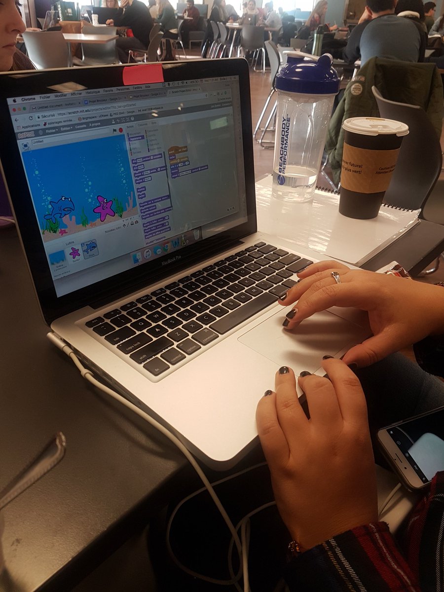 MmeAlex's tweet photo. Nous explorons le logiciel @scratch ce matin! Quelle façon amusante de donner vie aux récits à l'aide du code! #PED4760 https://t.co/MryHSddQHH https://t.co/9czVzM5weX