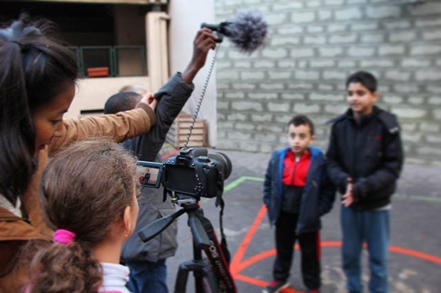 Meliponi_Asso's tweet photo. Souvenir de l'#AtelierVideo avec #écoliers à #Paris et #Meliponi 📷 #Tournage #InitiationCamera #ParticipatoryVideo #VideoParticipative novembre 16
.
🐝 Pour suivre nos projets, actions et actualités Meliponi activez les notifications pour nos comptes … https://t.co/6C8Rvf1WzP https://t.co/ByU5ABPFbr