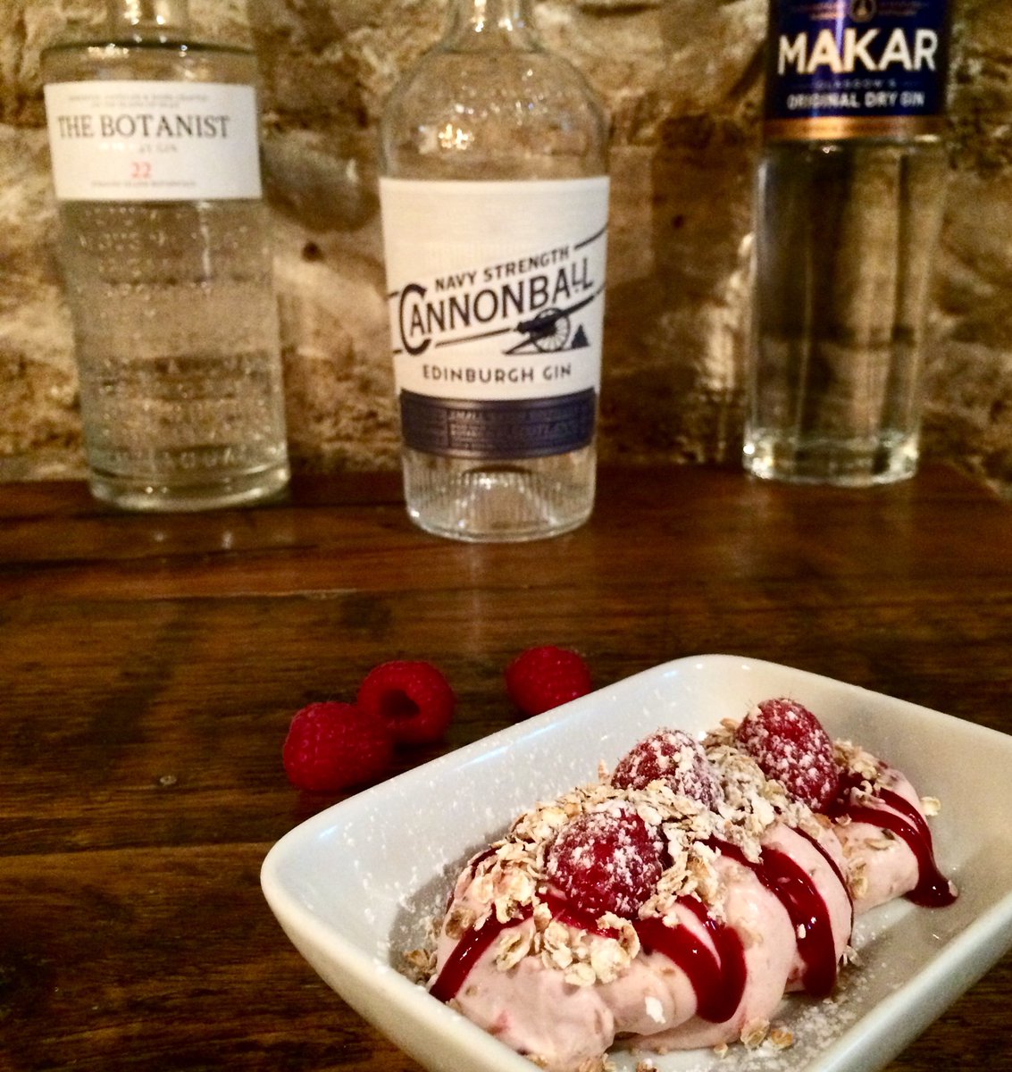 Scottish Gins, homemade cranachan...Burns Night is tomorrow, you know what to do 👀