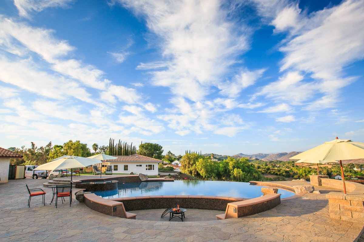 westerndesigns's tweet photo. Sometimes you have to create the perfect view. Western Outdoor Designs can create your resort style pool in your own backyard. Let our #allstar designers build you your next vacation destination. #WesternPavers #WesternPools #Belgard #LandscapeDesign https://t.co/u1Wuqk5cZS