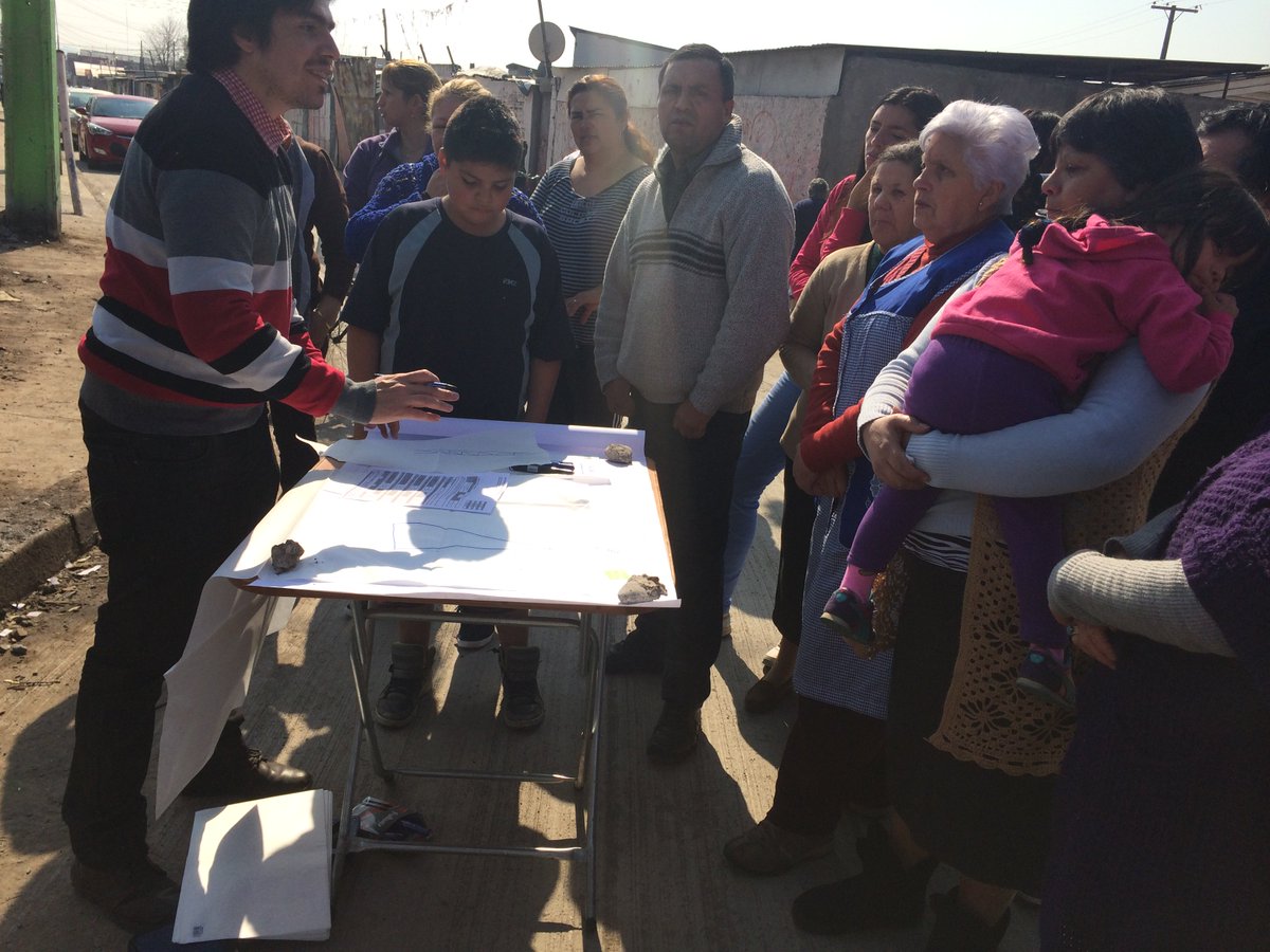 leguino's tweet photo. Vecinos participando en la Recuperación validando opinando sobre el espacio recuperado 
Ex Reten  un Lugar de encuentro para las Niñas Niños Jovenes y Adultos de La Legua @CanaldelaLegua @PlanLegua https://t.co/M3maLC2yWd