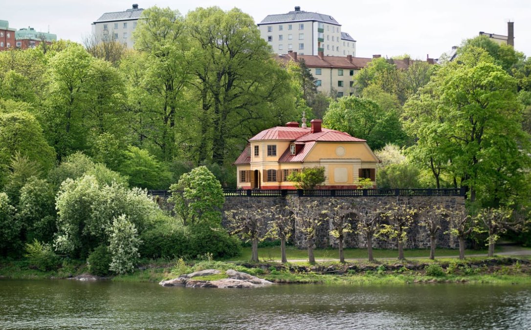 VastraSicklaon's tweet photo. RT @nordiskamuseet: Sommarjobba på Nordiska museet, Tyresö slott eller på sommarnöjet #Svindersvik! Nu söker vi sommarvärdar och guider: https://t.co/cFNlN9MwdD #nyttjobb https://t.co/RK4R7YkKec